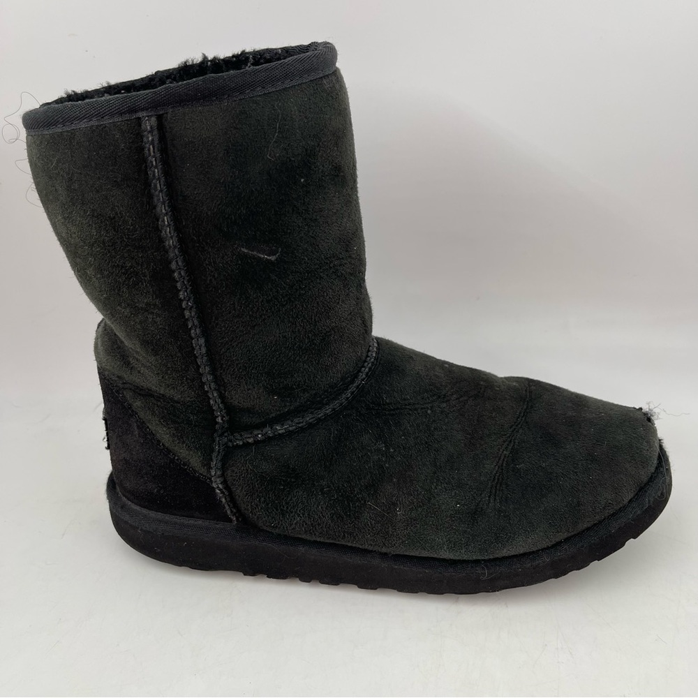 Ugg Kids Classic Short II- Size 6 Y -Black Sheepskin Winter Boots